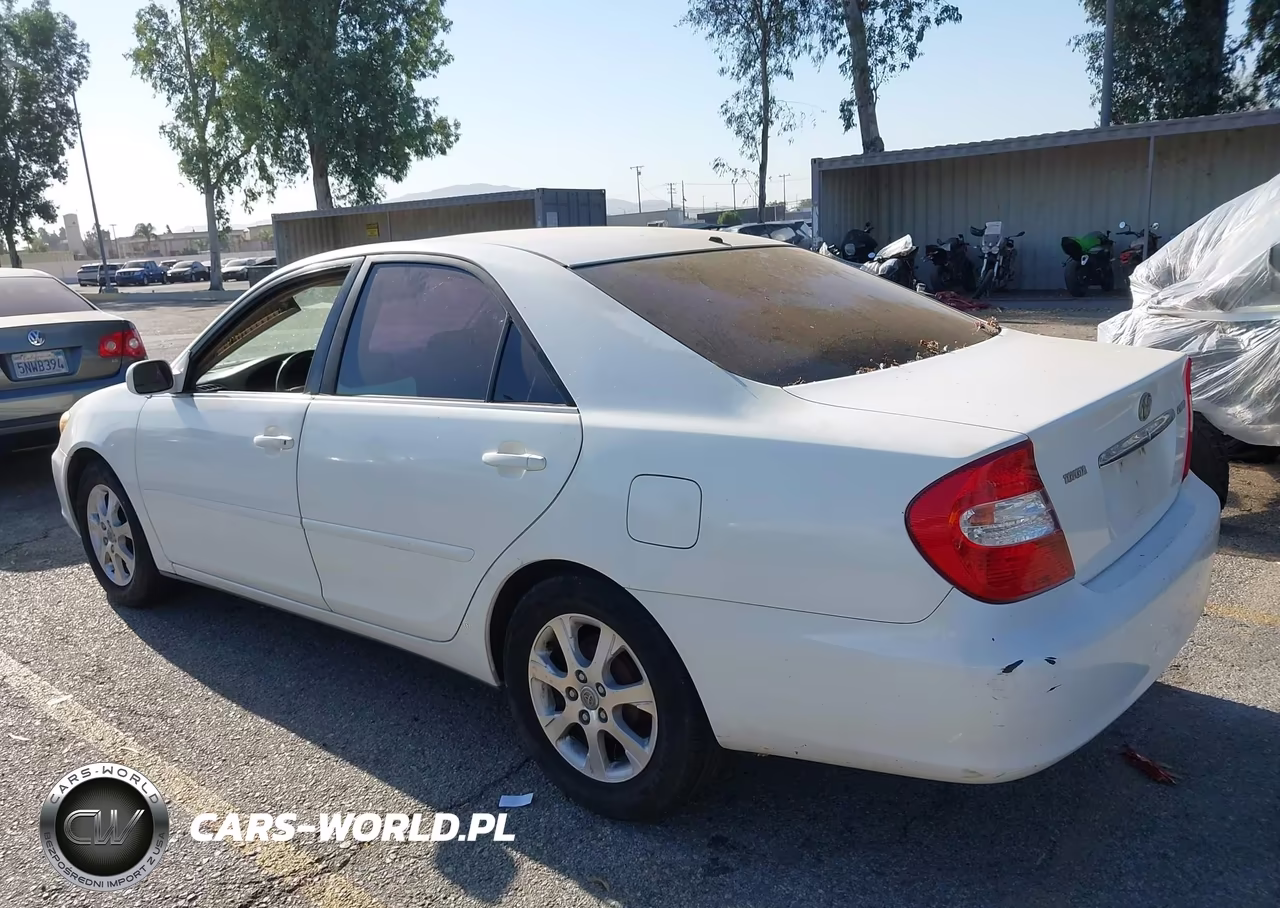 2004 Toyota Camry Le VIN:JTDBE32K440279565 - 3