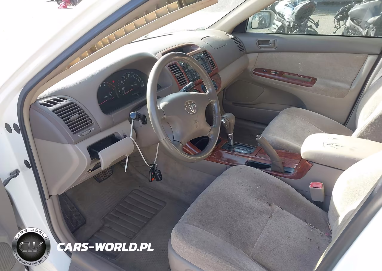 2004 Toyota Camry Le VIN:JTDBE32K440279565 - 5