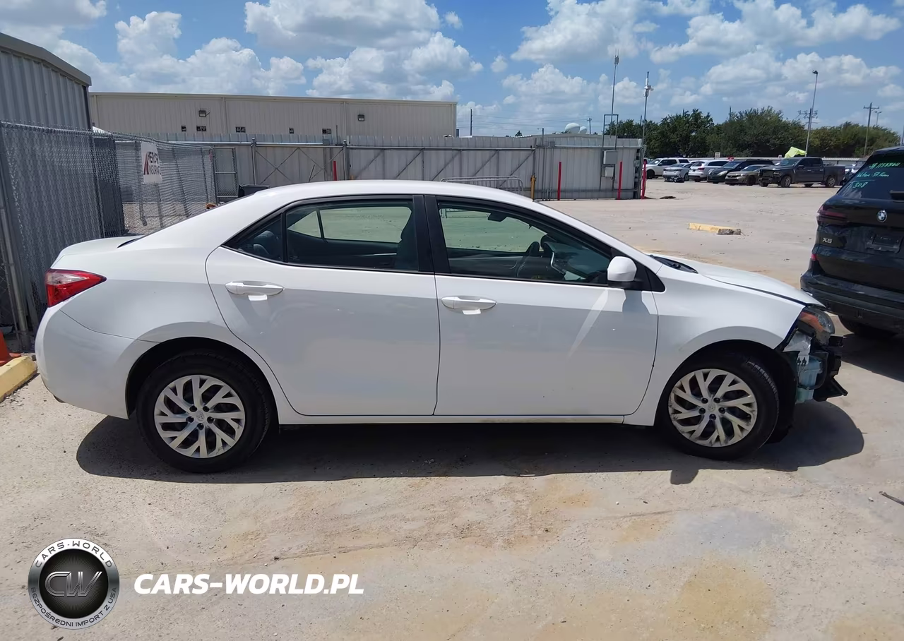 2018 Toyota Corolla Le VIN:5YFBURHE7JP788378 - 14