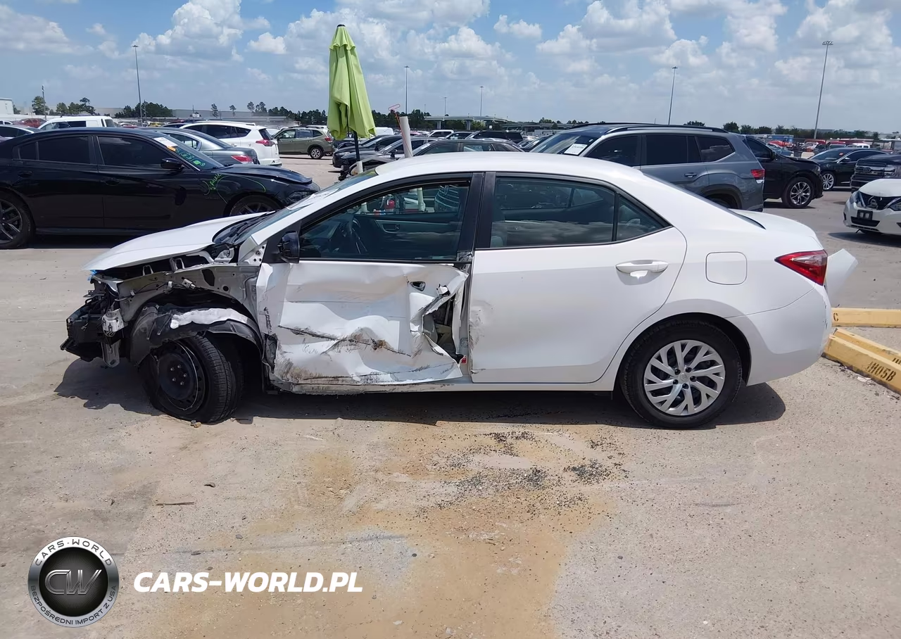 2018 Toyota Corolla Le VIN:5YFBURHE7JP788378 - 15