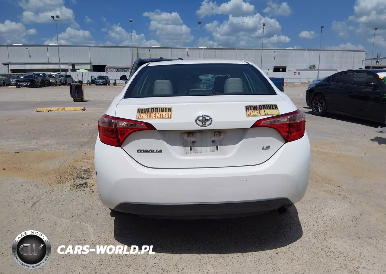2018 Toyota Corolla Le VIN:5YFBURHE7JP788378 - 17