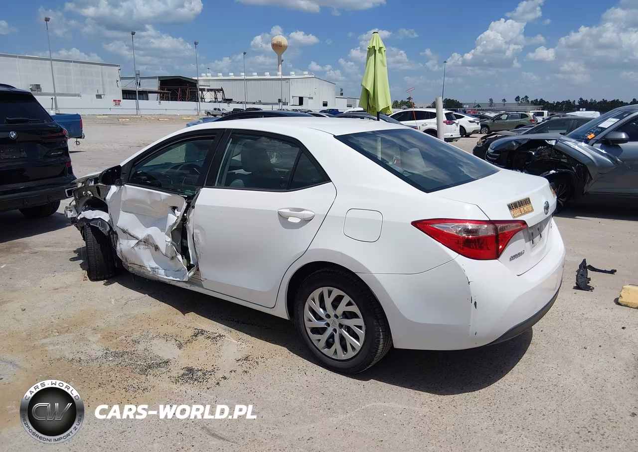 2018 Toyota Corolla Le VIN:5YFBURHE7JP788378 - 3