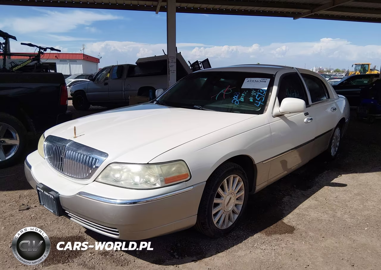 2003 Lincoln Town Car Signature VIN:1LNHM82W03Y682936 - 2