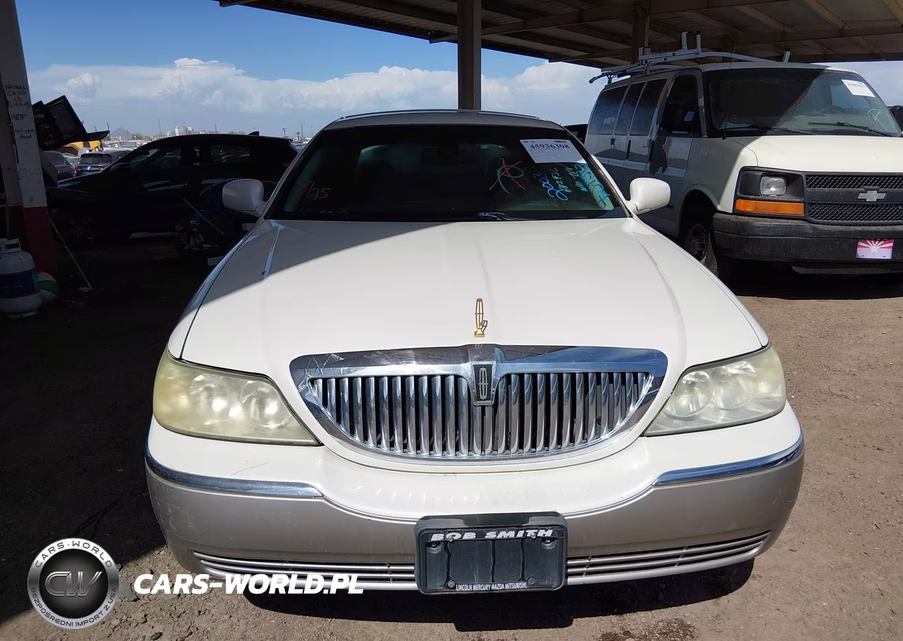 2003 Lincoln Town Car Signature VIN:1LNHM82W03Y682936 - 6