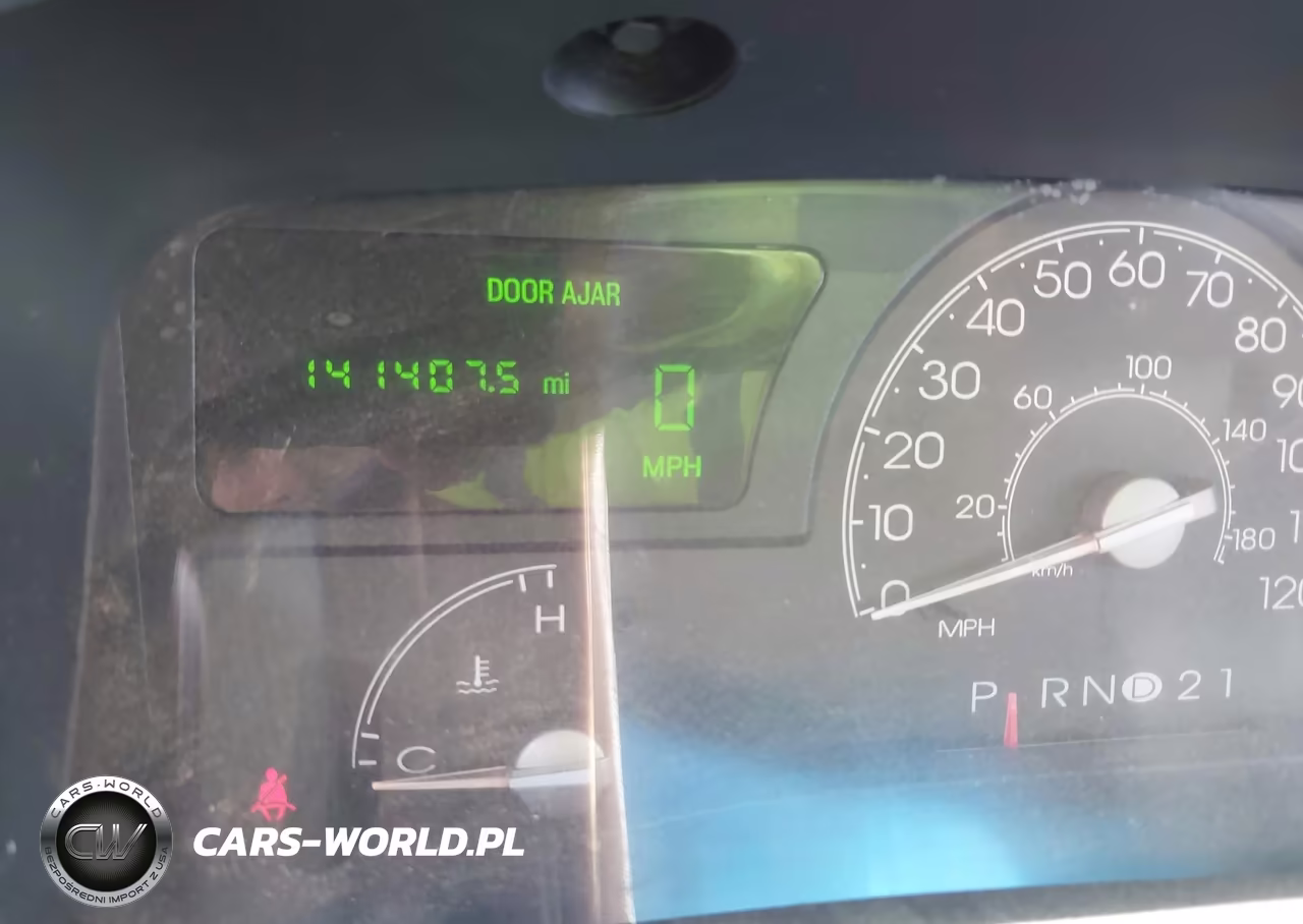 2003 Lincoln Town Car Signature VIN:1LNHM82W03Y682936 - 7