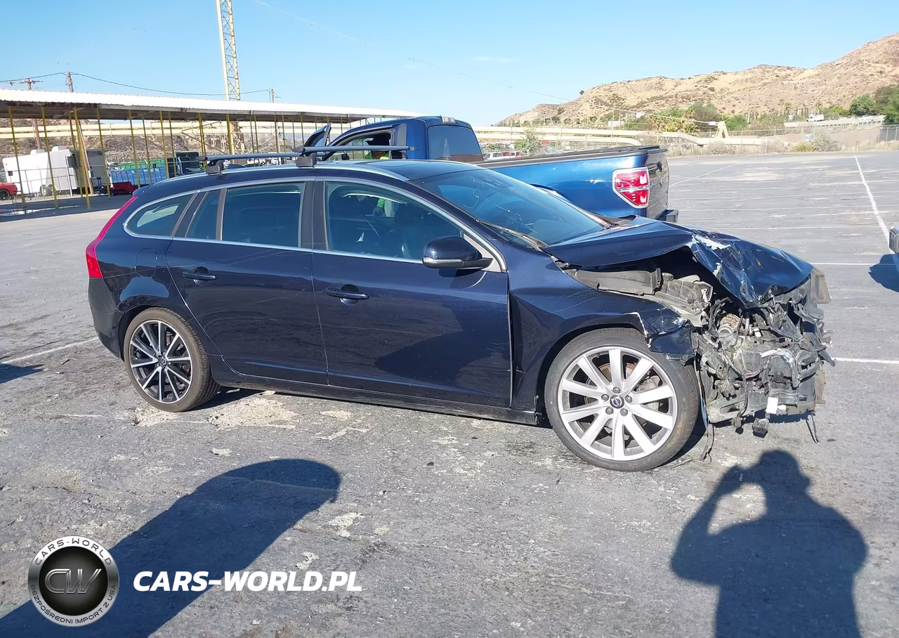 2017 Volvo V60 T5 Platinum VIN:YV140MEM6H1339334 - 14