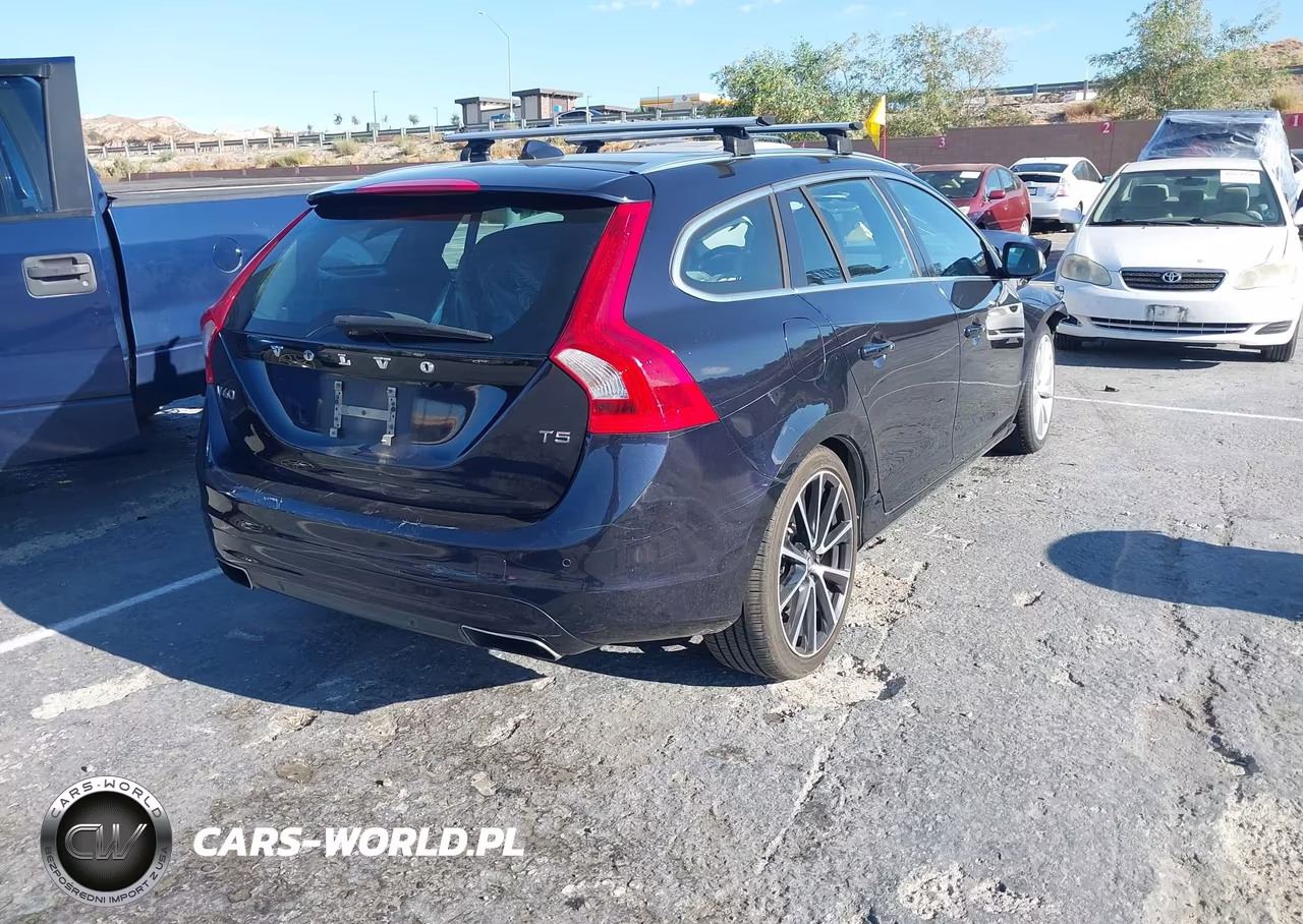 2017 Volvo V60 T5 Platinum VIN:YV140MEM6H1339334 - 4