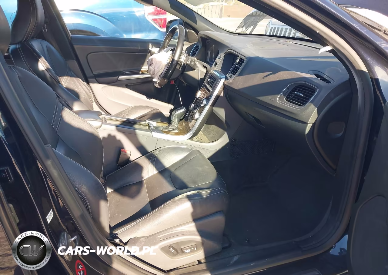 2017 Volvo V60 T5 Platinum VIN:YV140MEM6H1339334 - 5