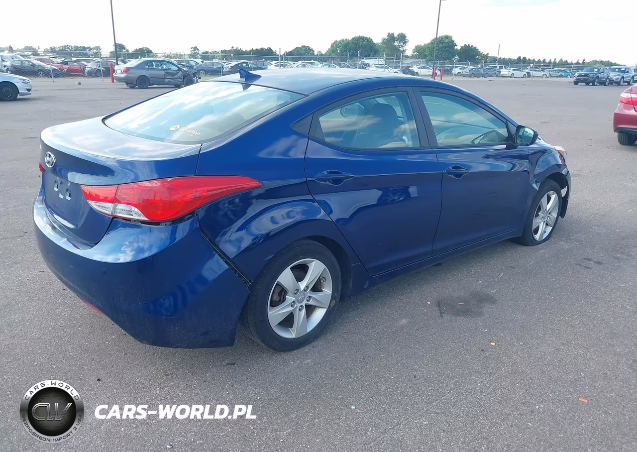 2013 Hyundai Elantra Gls VIN:KMHDH4AE4DU877497 - 4