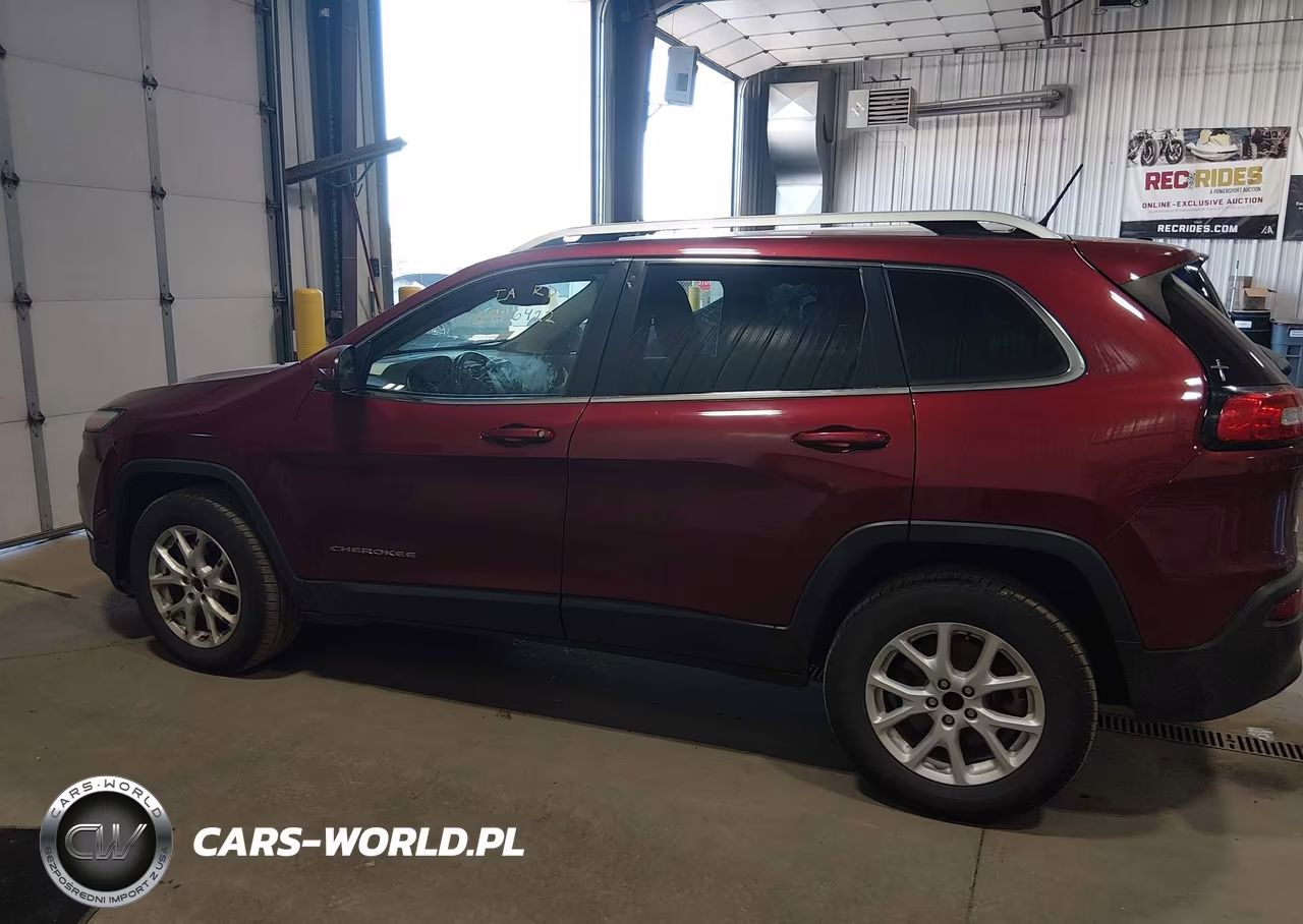 2015 Jeep Cherokee Latitude VIN:1C4PJMCB6FW551166 - 14