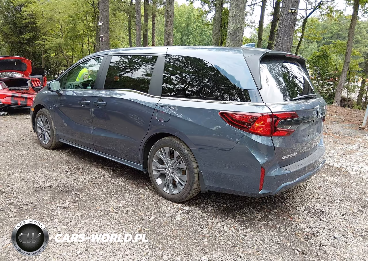 2026 Honda Odyssey Touring VIN:5FNRL6H85TB020794 - 3
