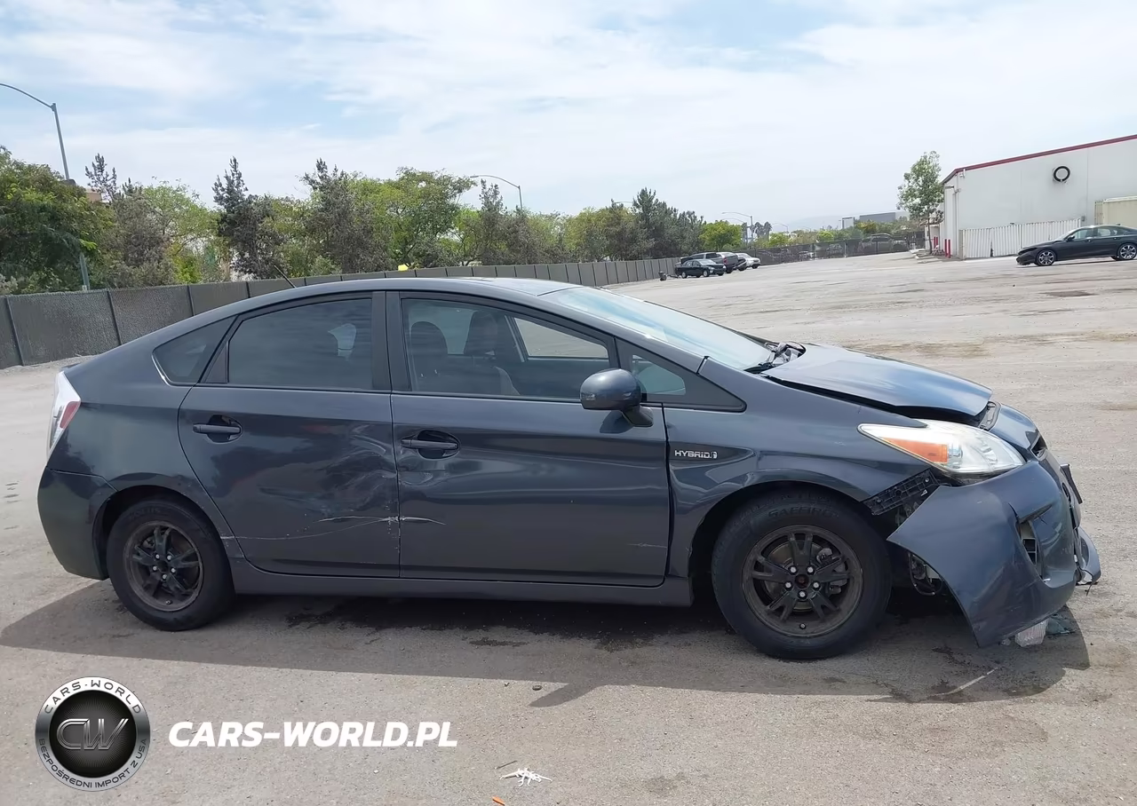 2014 Toyota Prius Three VIN:JTDKN3DUXE1756364 - 13