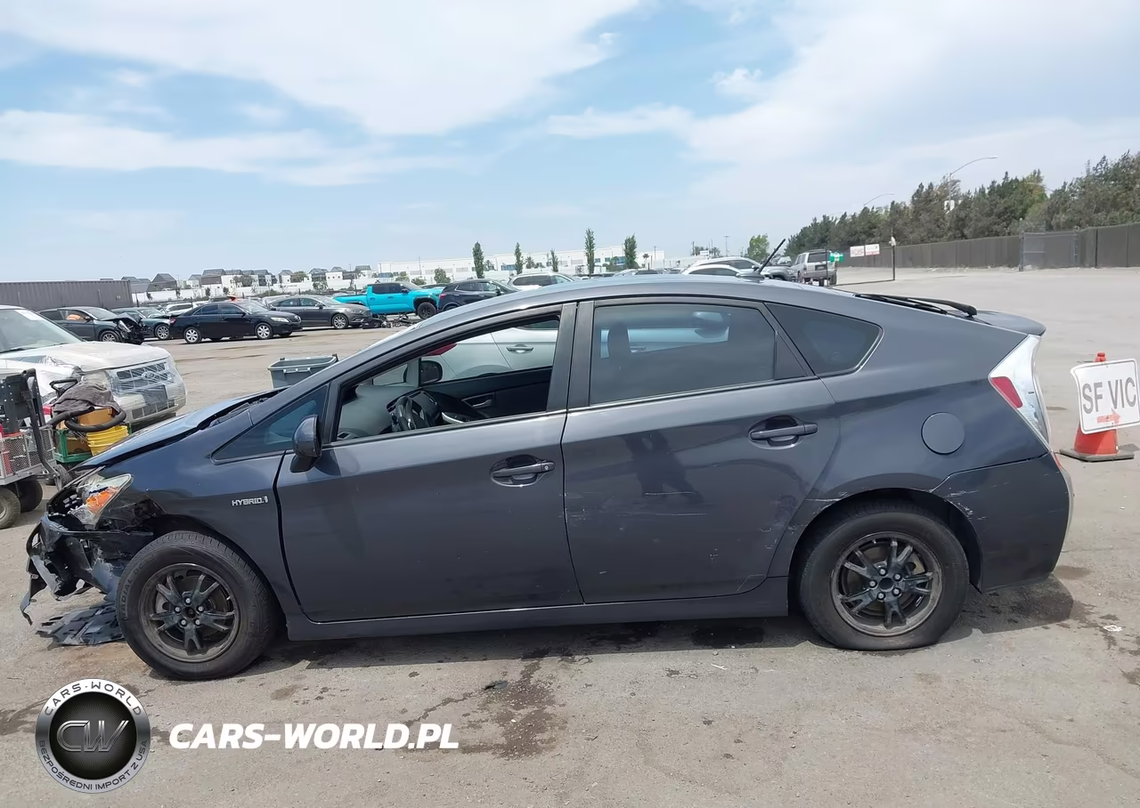 2014 Toyota Prius Three VIN:JTDKN3DUXE1756364 - 14