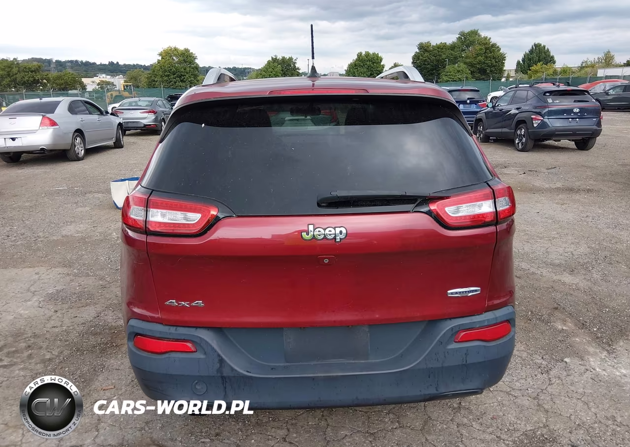 2015 Jeep Cherokee Latitude VIN:1C4PJMCB3FW697198 - 16
