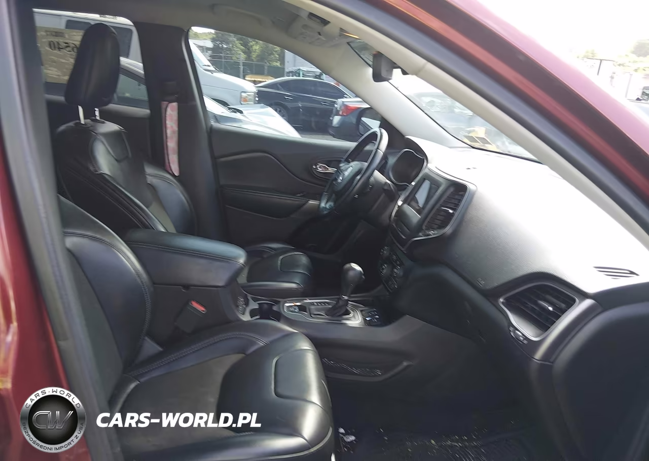 2019 Jeep Cherokee Latitude Plus Fwd VIN:1C4PJLLN8KD164323 - 5