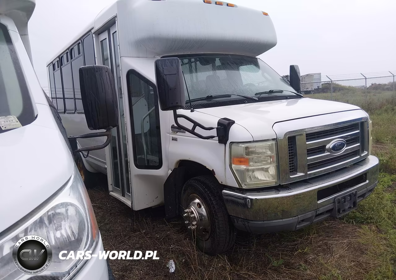 2010 Ford E-350 Cutaway