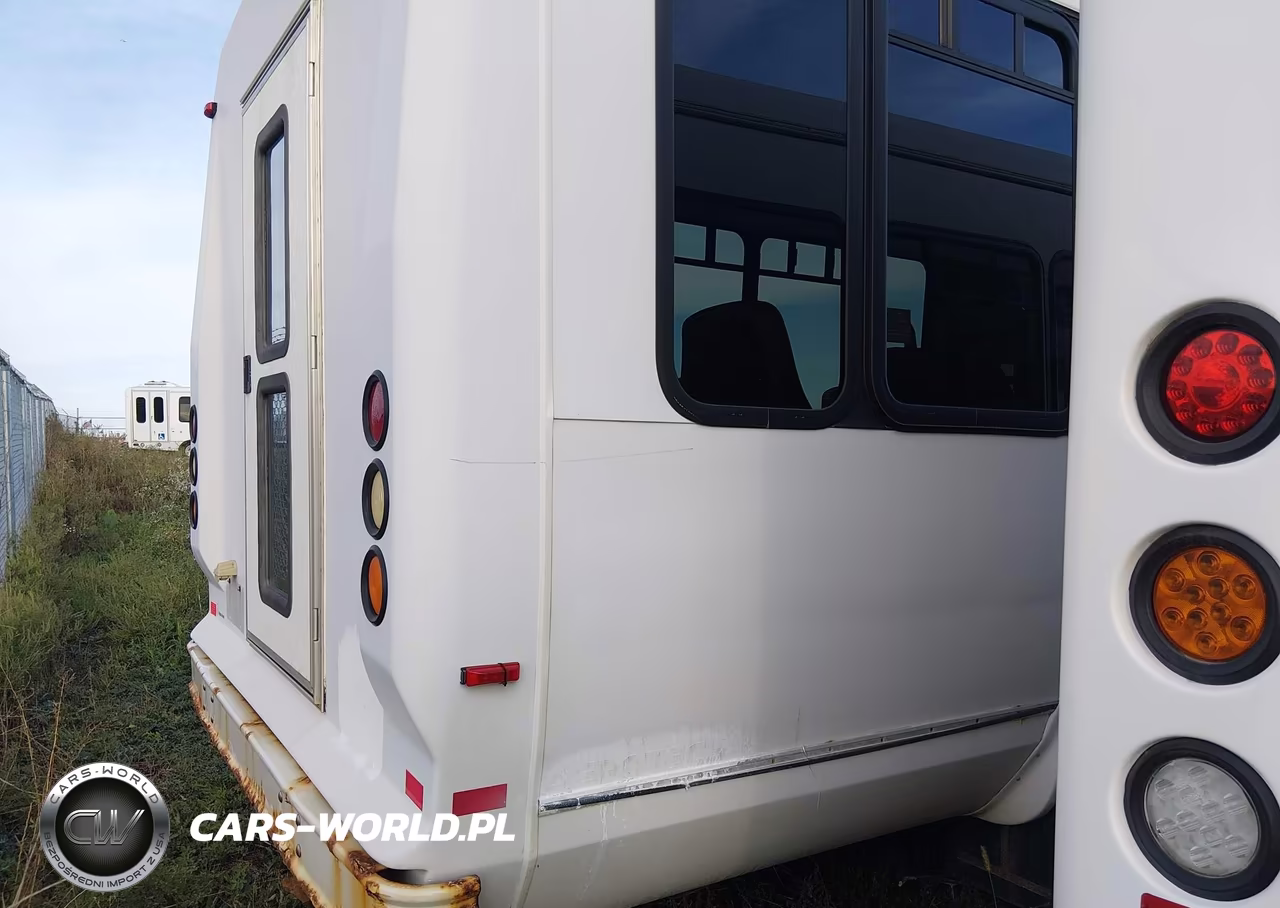 2010 Ford E-350 Cutaway VIN:1FDEE3FL0ADA65589 - 4