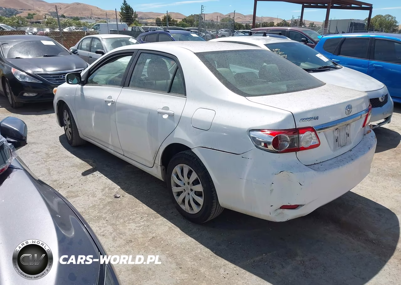 2013 Toyota Corolla Le VIN:2T1BU4EE3DC975175 - 3