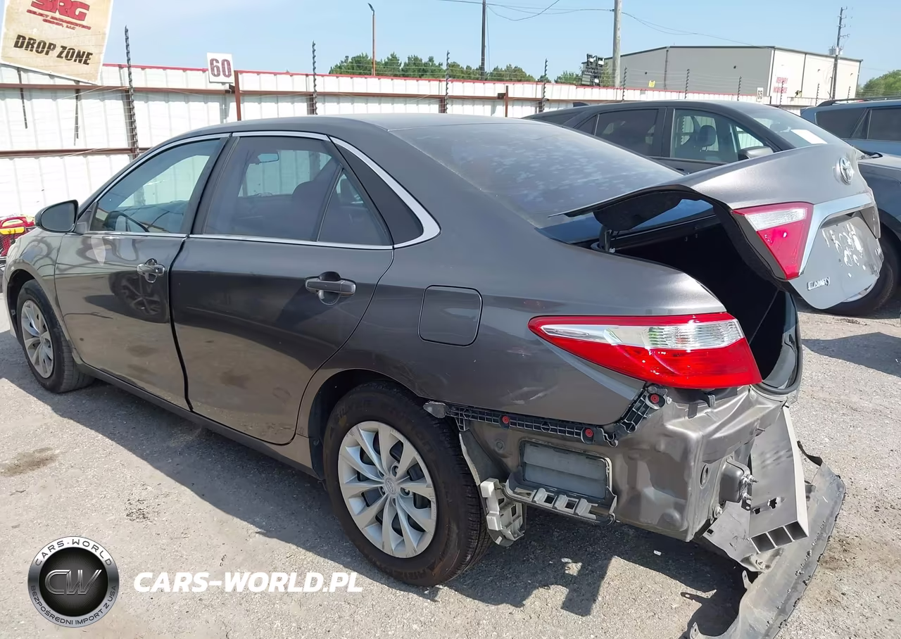 2017 Toyota Camry Le VIN:4T1BF1FK6HU770399 - 3