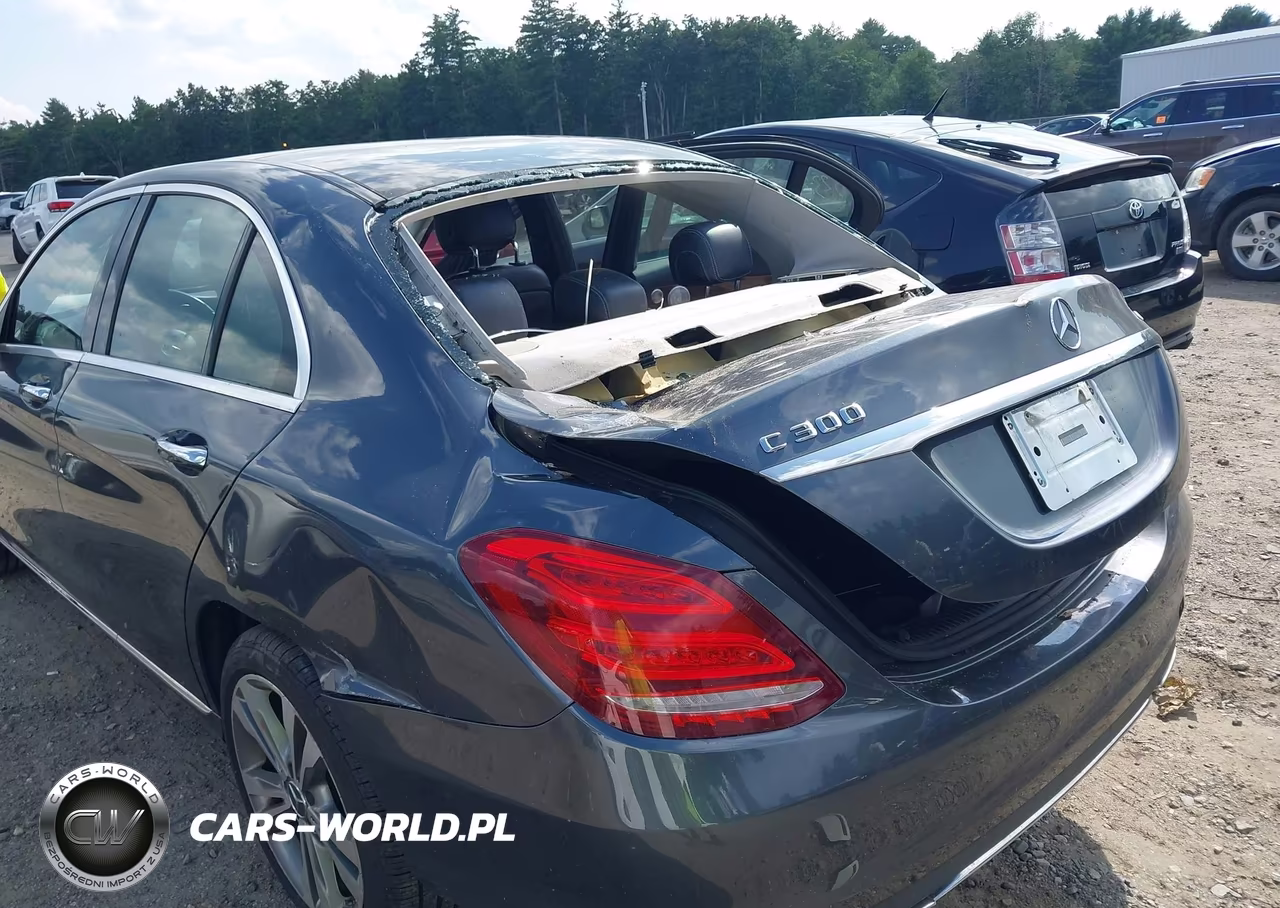 2015 Mercedes-Benz C 300 4Matic VIN:55SWF4KB4FU001790 - 18