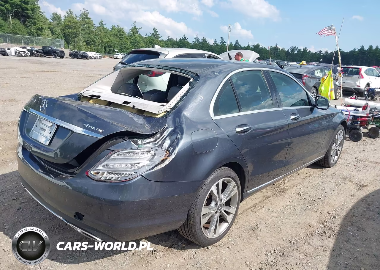 2015 Mercedes-Benz C 300 4Matic VIN:55SWF4KB4FU001790 - 4