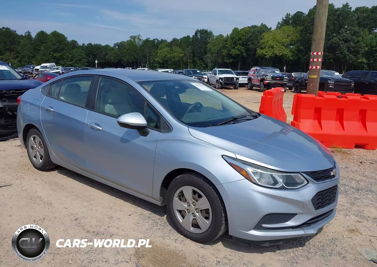 2017 Chevrolet Cruze Ls Auto – zdjęcie 1 z 17