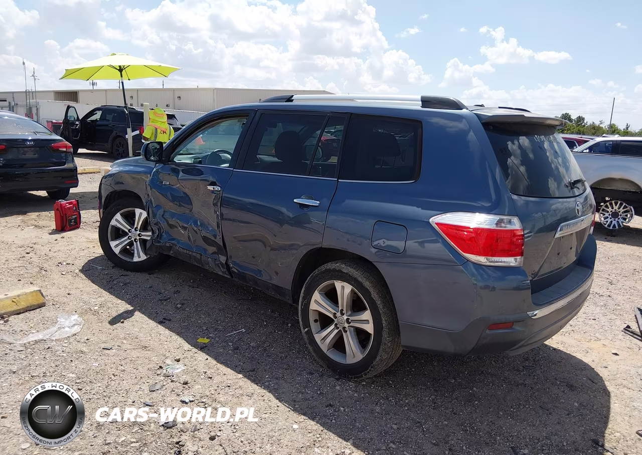 2013 Toyota Highlander Limited V6 VIN:5TDYK3EHXDS101823 - 3