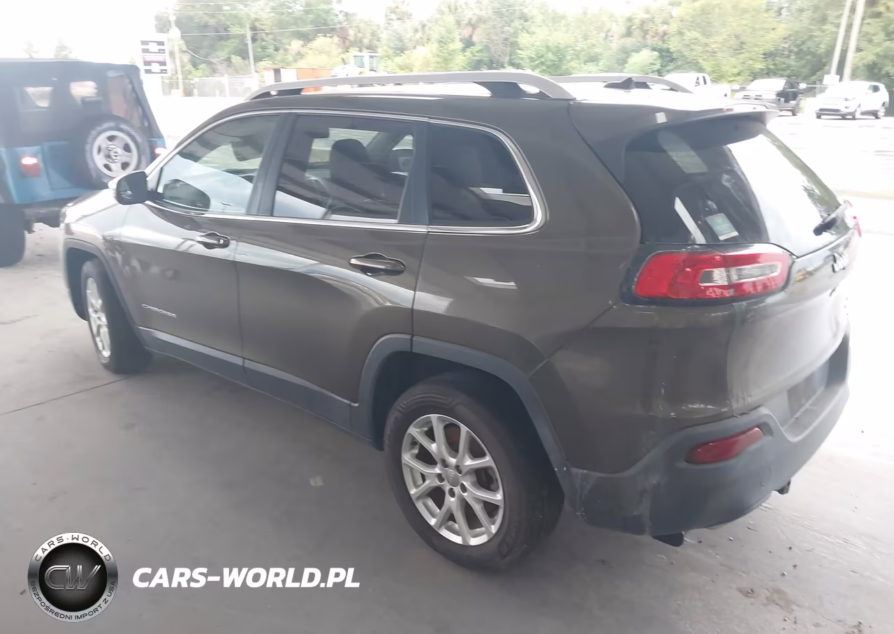 2015 Jeep Cherokee Latitude VIN:1C4PJLCS7FW596661 - 3