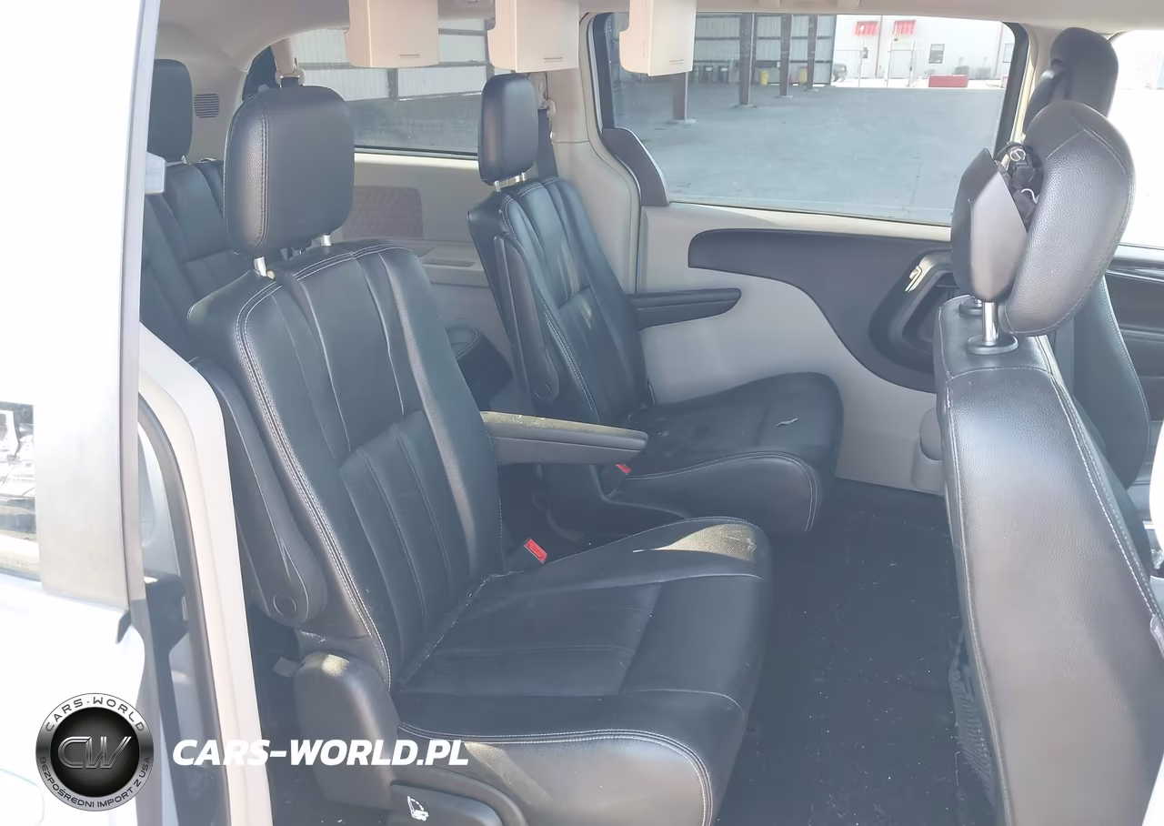 2016 Chrysler Town & Country Touring VIN:2C4RC1BG4GR282142 - 8