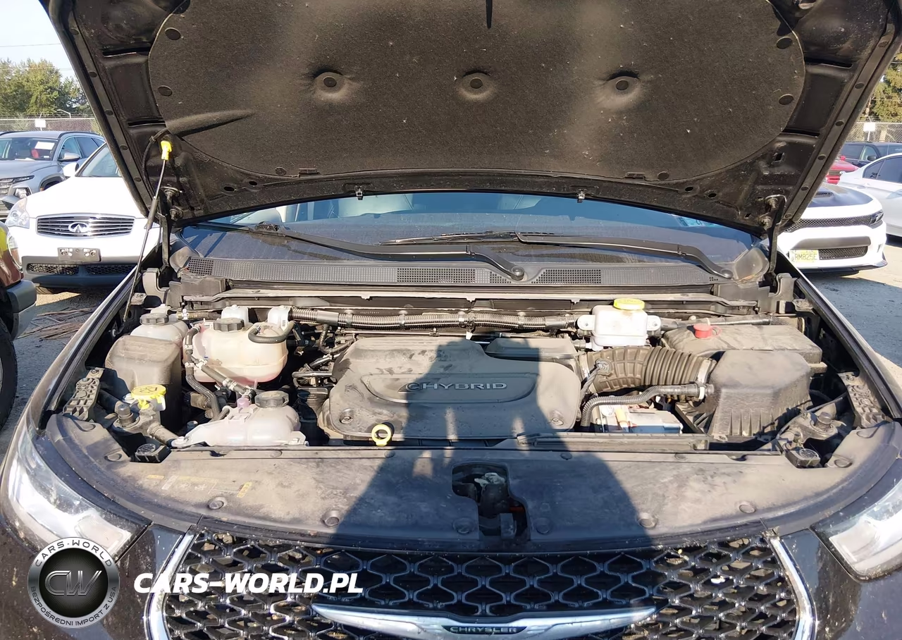 2023 Chrysler Pacifica Hybrid Touring L VIN:2C4RC1L79PR622027 - 10
