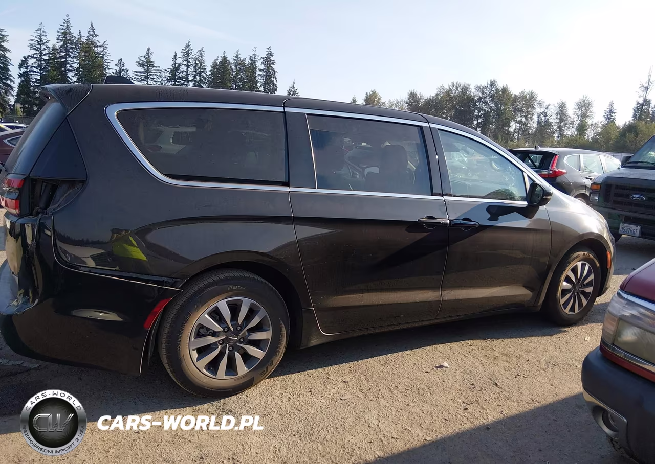 2023 Chrysler Pacifica Hybrid Touring L VIN:2C4RC1L79PR622027 - 13