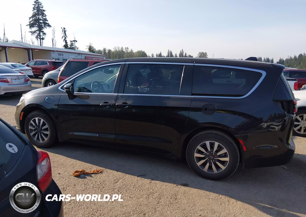 2023 Chrysler Pacifica Hybrid Touring L VIN:2C4RC1L79PR622027 - 14