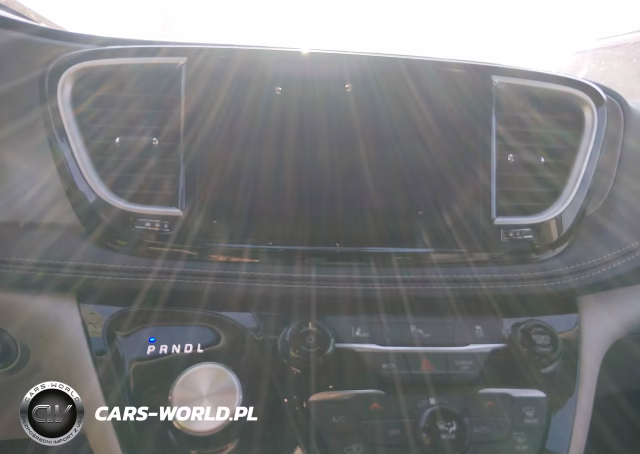 2023 Chrysler Pacifica Hybrid Touring L VIN:2C4RC1L79PR622027 - 19