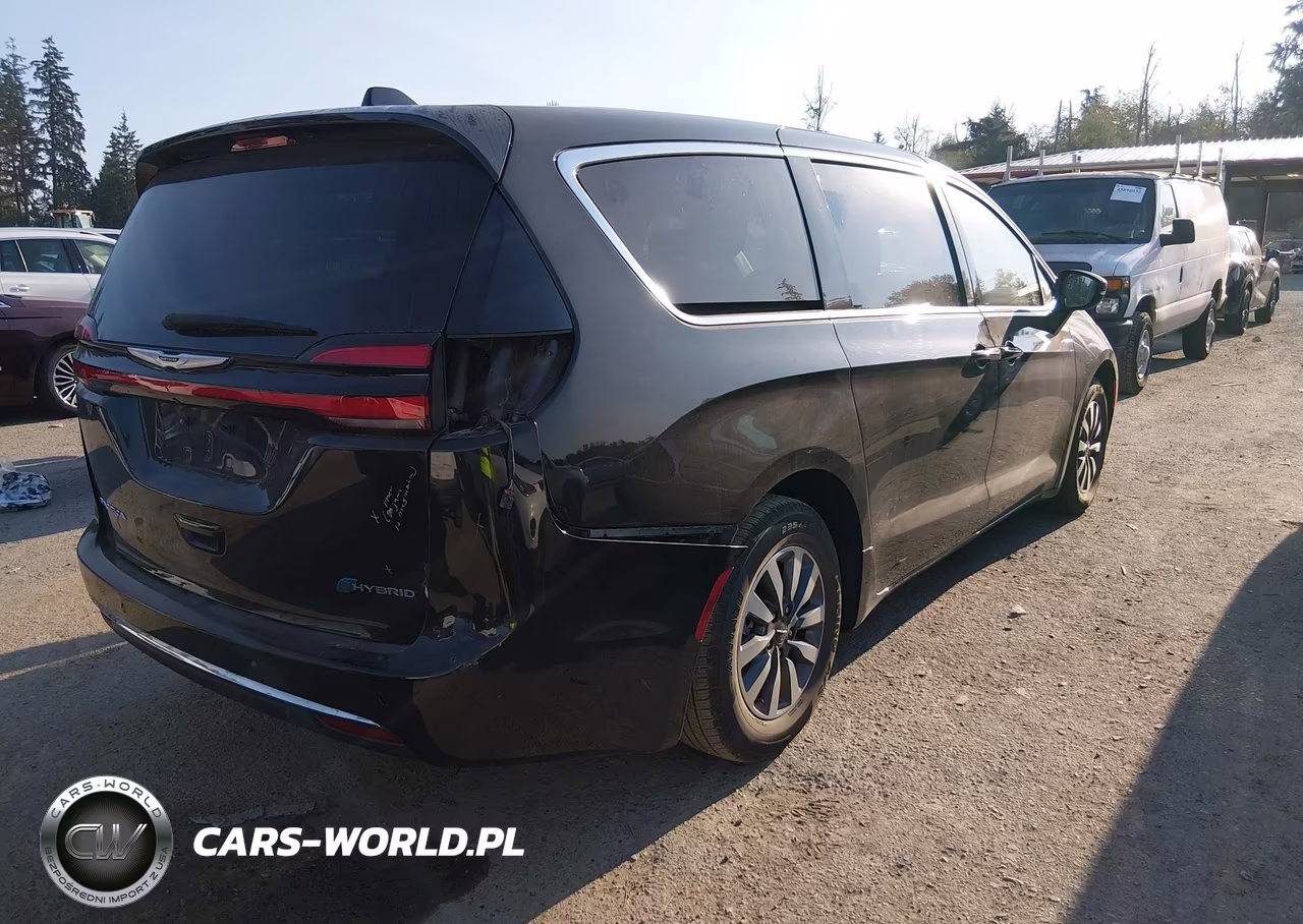 2023 Chrysler Pacifica Hybrid Touring L VIN:2C4RC1L79PR622027 - 4