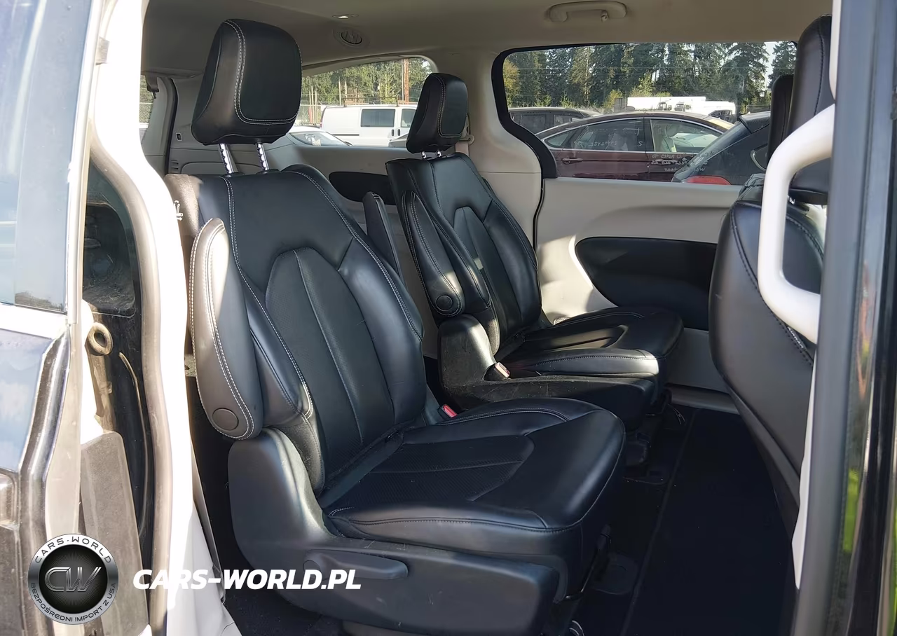 2023 Chrysler Pacifica Hybrid Touring L VIN:2C4RC1L79PR622027 - 8