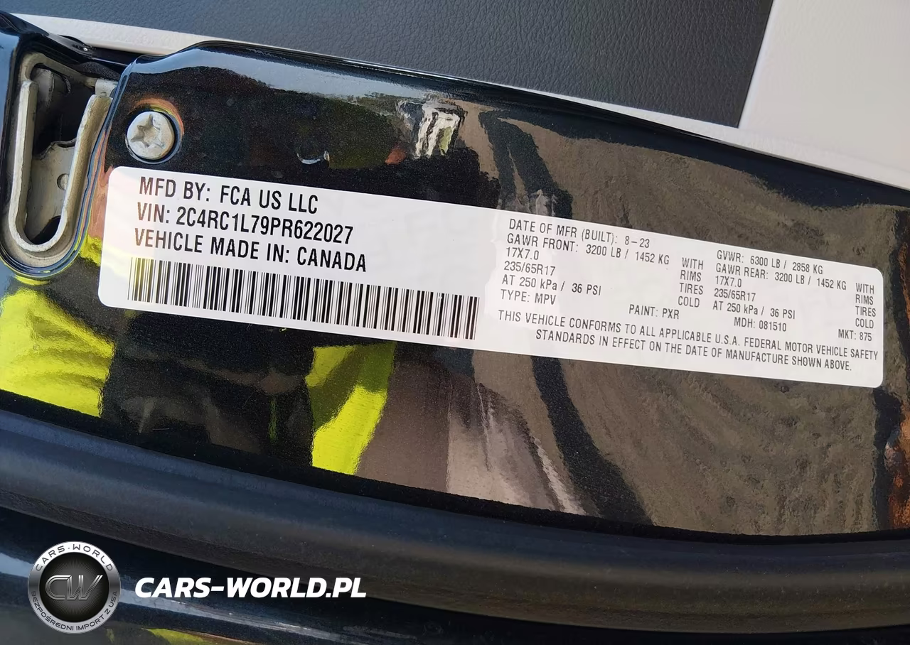 2023 Chrysler Pacifica Hybrid Touring L VIN:2C4RC1L79PR622027 - 9