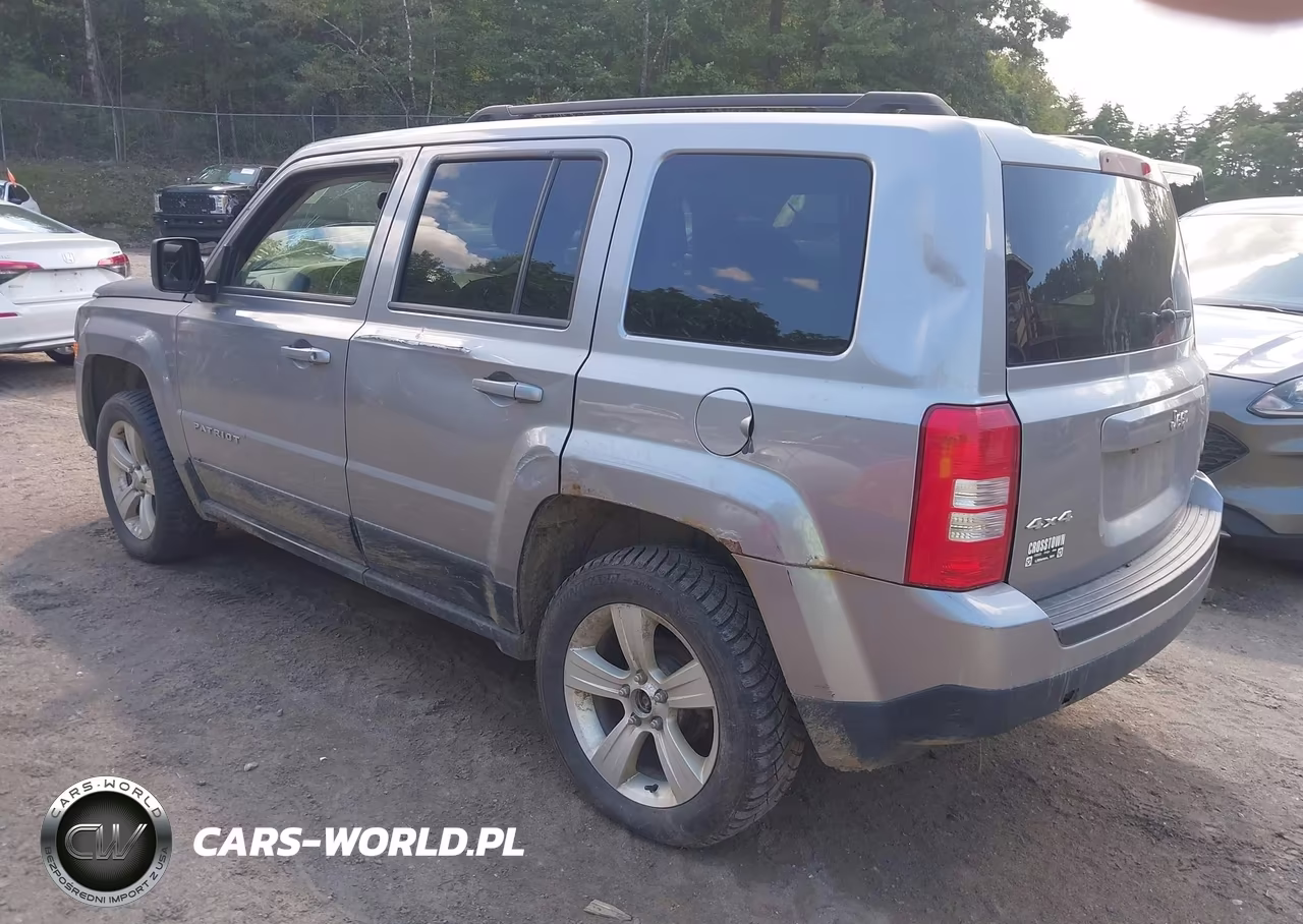 2015 Jeep Patriot Latitude VIN:1C4NJRFB7FD382500 - 3