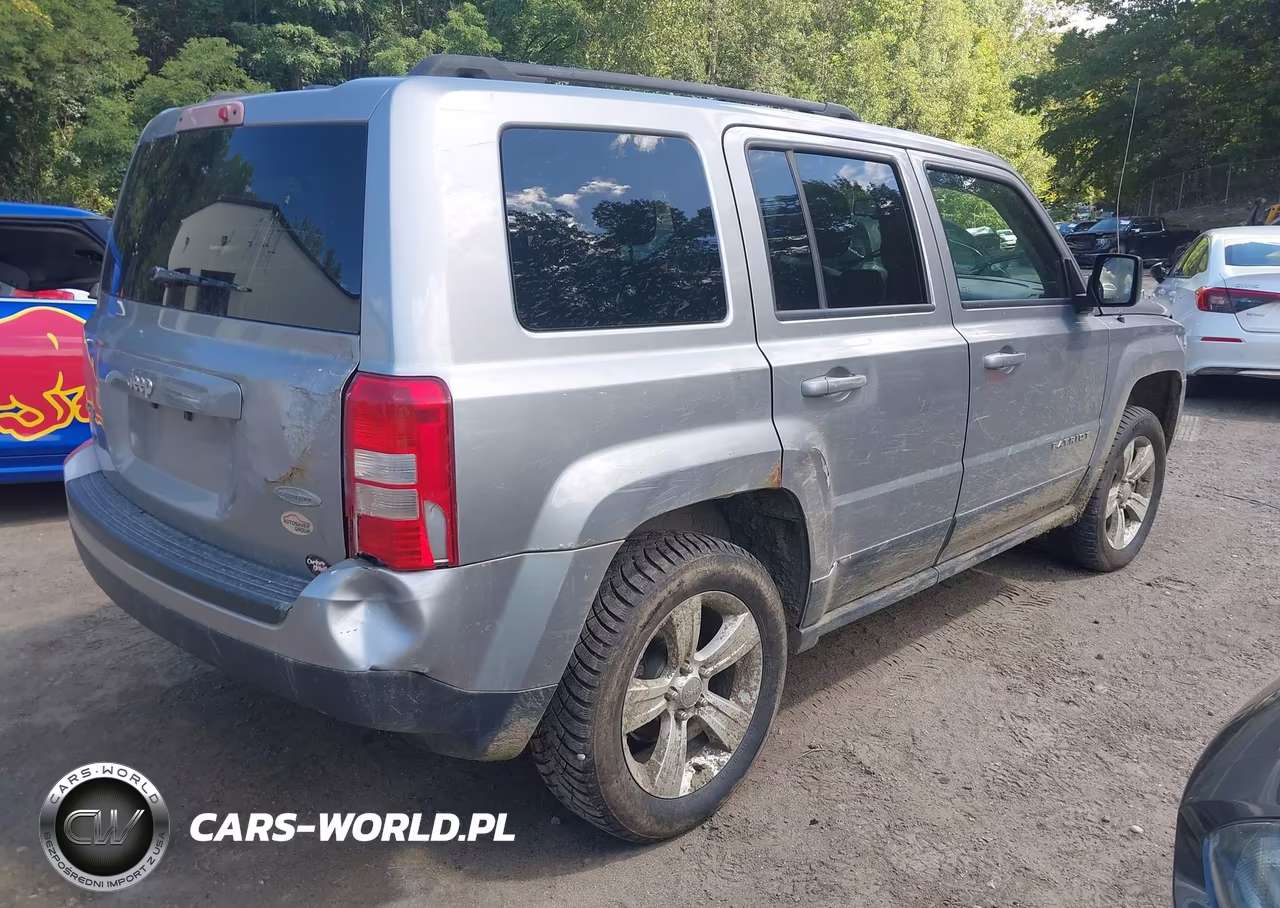 2015 Jeep Patriot Latitude VIN:1C4NJRFB7FD382500 - 4