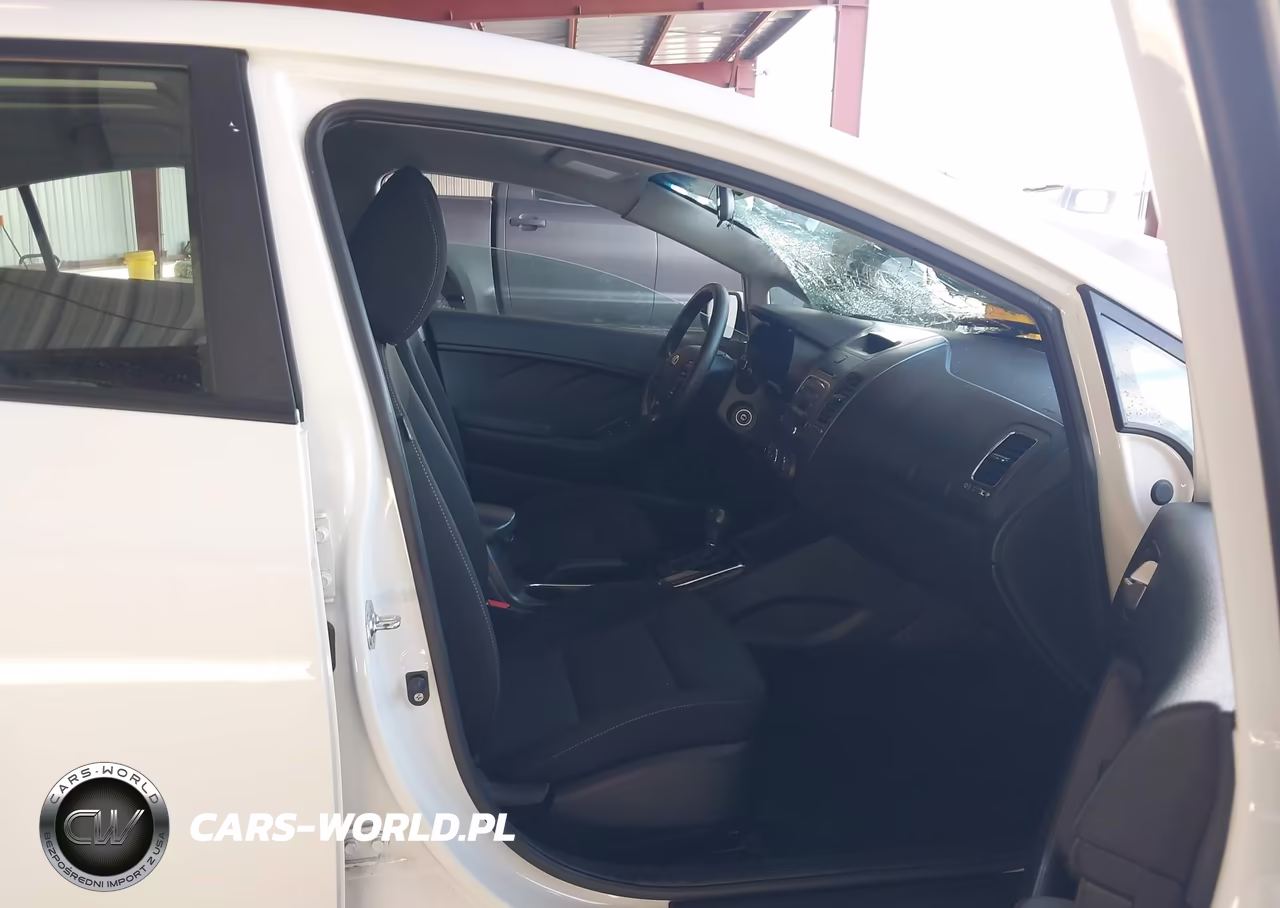 2018 Kia Forte Lx VIN:3KPFK4A7XJE211948 - 5