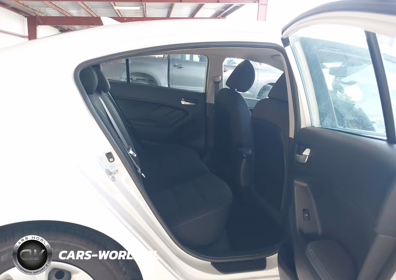 2018 Kia Forte Lx VIN:3KPFK4A7XJE211948 - 8