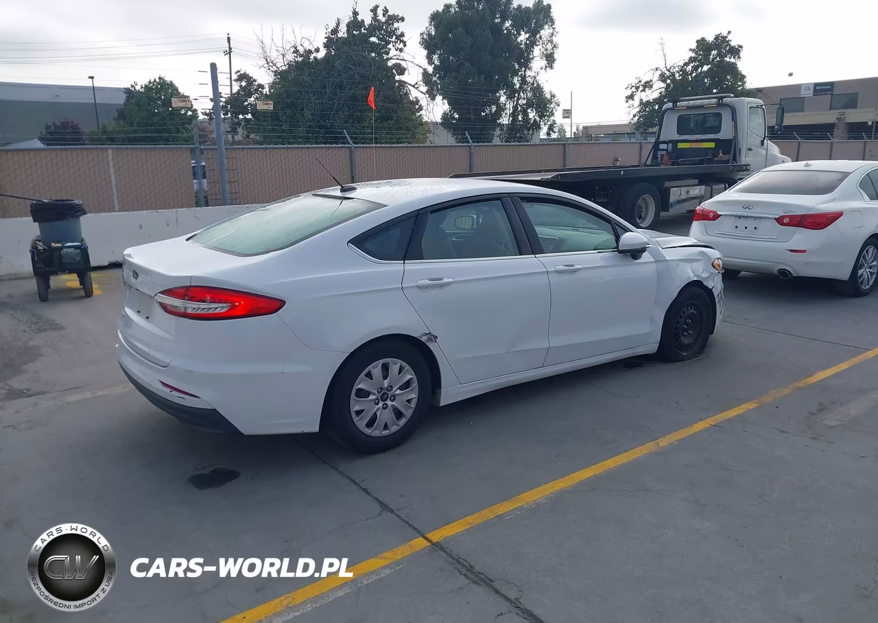 2019 Ford Fusion VIN:3FA6POG76KR284770 - 4