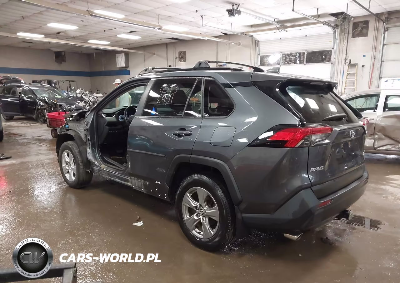 2023 Toyota Rav4 Hybrid Xle VIN:JTMRWRFV0PD180080 - 3