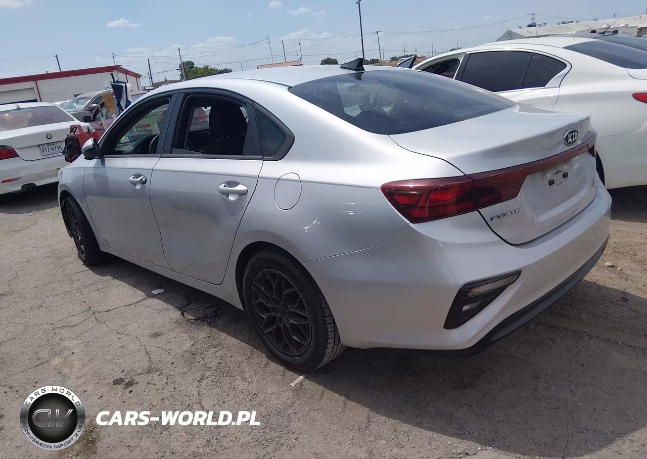 2019 Kia Forte Lxs VIN:3KPF24AD1KE135267 - 3