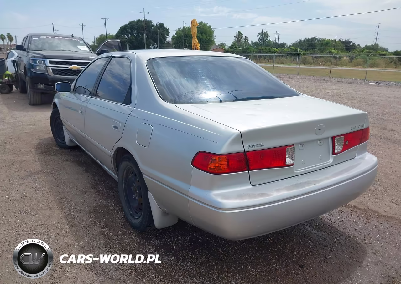 2001 Toyota Camry Le VIN:JT2BG22K510550268 - 3