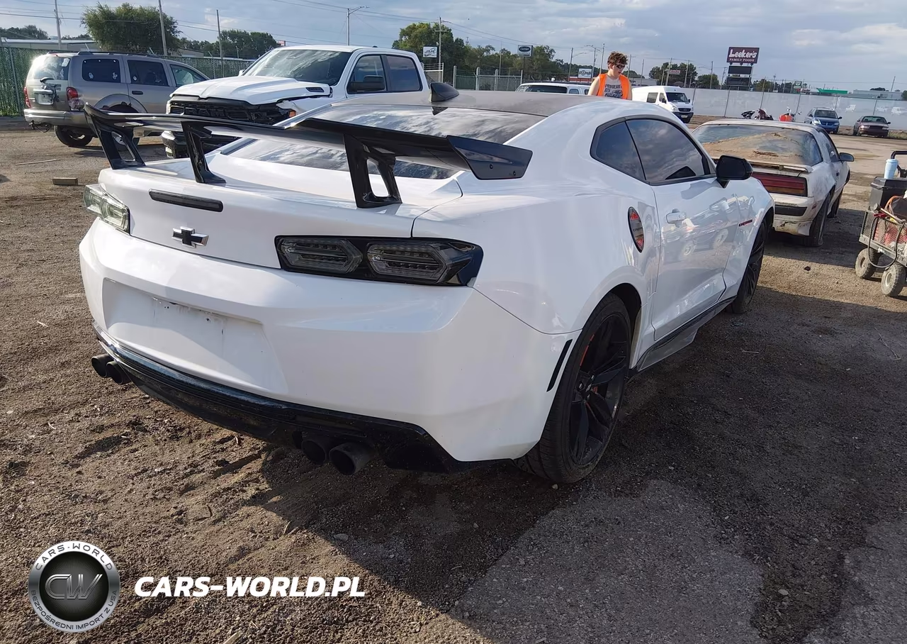 2018 Chevrolet Camaro 1Ss VIN:1G1FF1R70J0188687 - 4