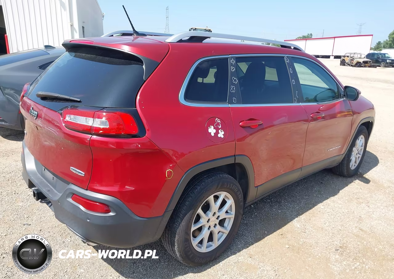 2015 Jeep Cherokee Latitude VIN:1C4PJMCS0FW737012 - 4