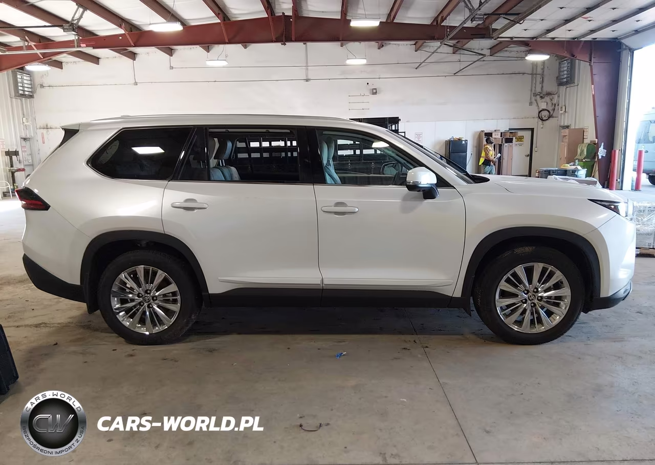 2026 Toyota Grand Highlander Platinum VIN:5TDAAAB52TS134641 - 14