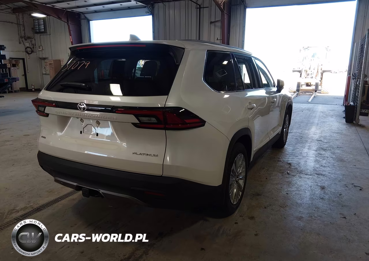 2026 Toyota Grand Highlander Platinum VIN:5TDAAAB52TS134641 - 4