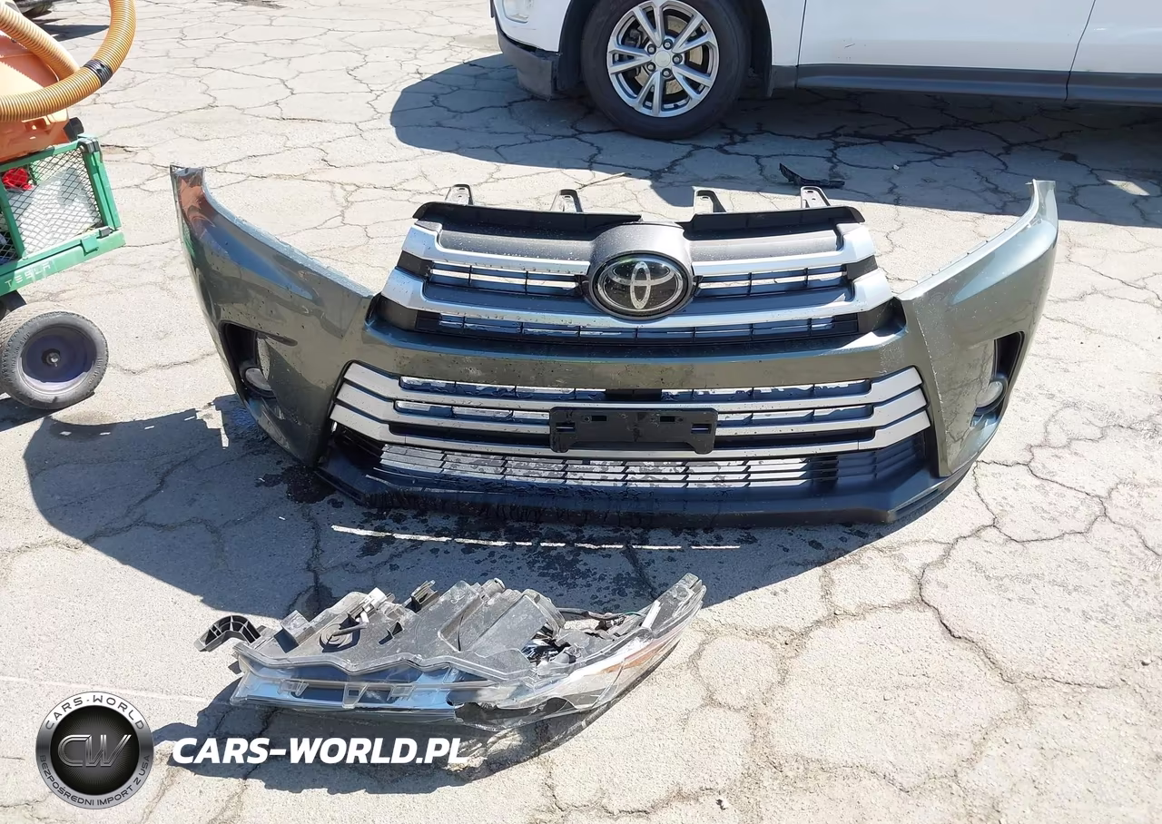 2018 Toyota Highlander Le Plus VIN:5TDBZRFH6JS864243 - 12