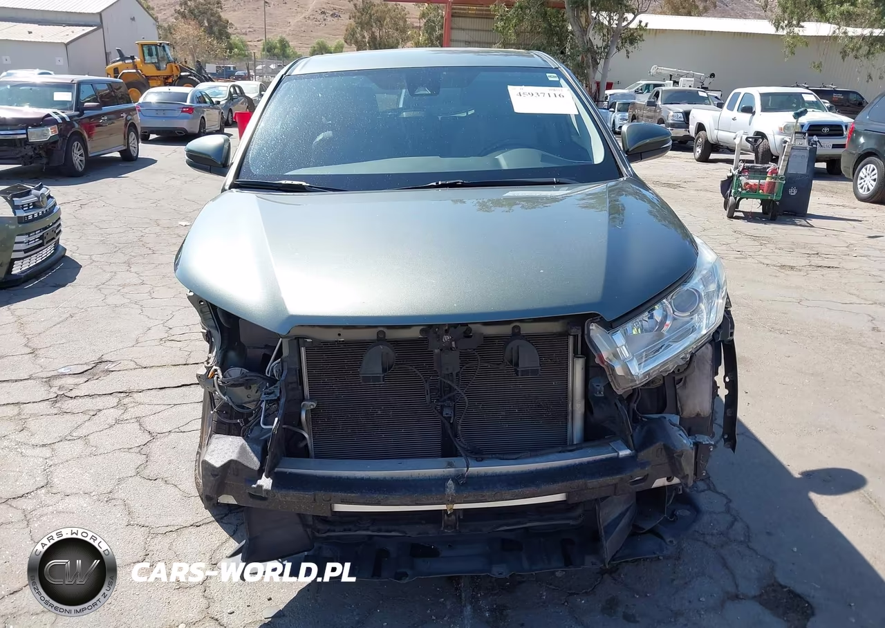 2018 Toyota Highlander Le Plus VIN:5TDBZRFH6JS864243 - 13